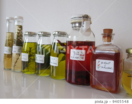 手作りハーブオイル ビネガーの写真素材