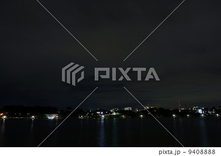 夜景　千波湖の噴水　京成百貨店と水戸芸術館のシンボルタワー 9408888
