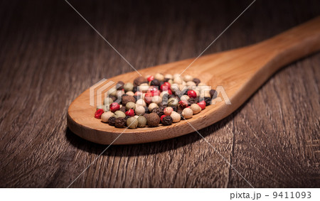 spices in spoon 9411093
