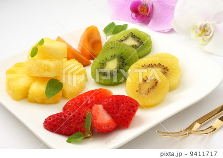フルーツ デザート カットフルーツ 白背景 フルーツ デザート カットフルーツ 白背景 9411717