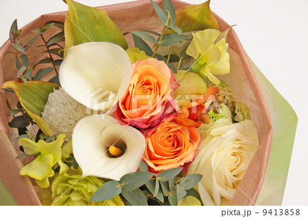 花 植物 バラ 薔薇 ブーケ 花束 純白 フラワーアレンジメント 生花 春 桃色 イベント 年 の写真素材