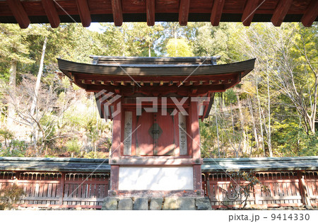 冬晴れの神護寺の和気公霊廟 京都府京都市右京区 冬晴れの神護寺の和気公霊廟 京都府京都市右京区 9414330