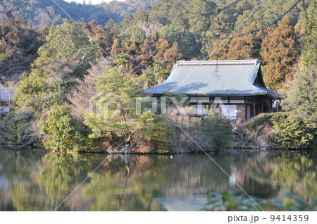 【世界遺産 古都京都の文化財】冬の龍安寺 鏡容池と大珠院 京都府京都市右京区 【世界遺産 古都京都の文化財】冬の龍安寺 鏡容池と大珠院 京都府京都市右京区 9414359