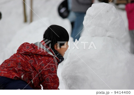 雪遊びする男の子 9414400