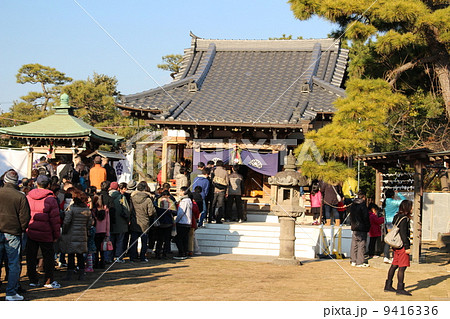 参拝客でにぎわう縛られ地蔵尊 参拝客でにぎわう縛られ地蔵尊 9416336