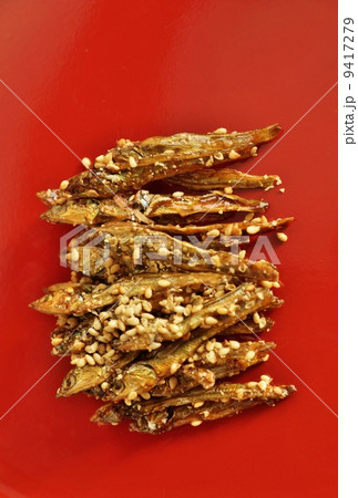 年賀状素材・おせちの田作り・赤バック縦位置ハガキ対応比 9417279