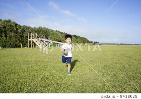 公園を走る 9418029