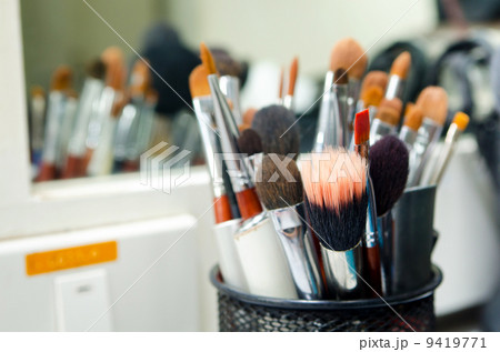makeup brushes 9419771