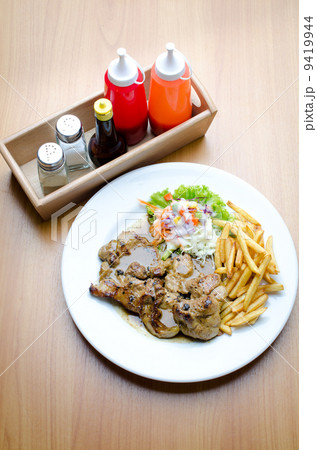 Grilled steak, French fries and vegetables 9419944