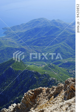 View of a beautiful green mountain range 9420852