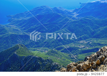 View of a beautiful green mountain range 9420877