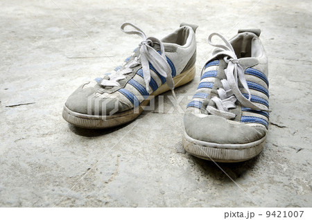 Old Running Shoes 9421007