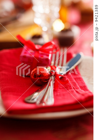 Christmas Table Setting Christmas Table Setting 9421389