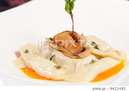 ravioli with mushroom 9422492