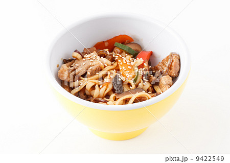 noodle with meat and vegetables 9422549