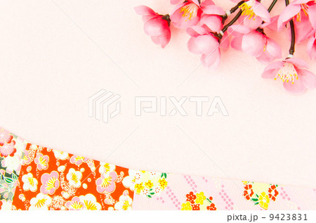 千代紙と梅の花　 9423831