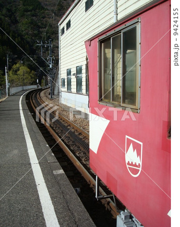 大井川鐵道井川線の車両とアプト式ラックレール 9424155