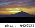 夕暮れの利尻富士 9425323