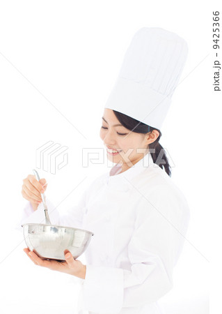 料理する女性 料理する女性 9425366