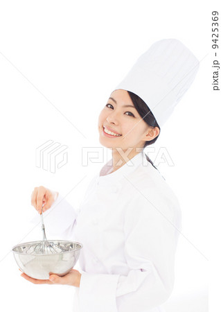 料理する女性 料理する女性 9425369