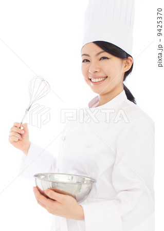 料理する女性 料理する女性 9425370
