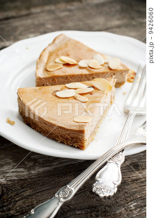 Pieces of Chocolate Cheesecake with Almond flakes 9426060