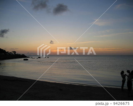 沖縄の海　夕暮れ 9426675