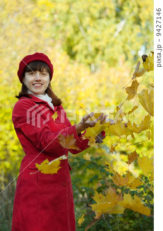 Girl throwing leaves in the air 9427146