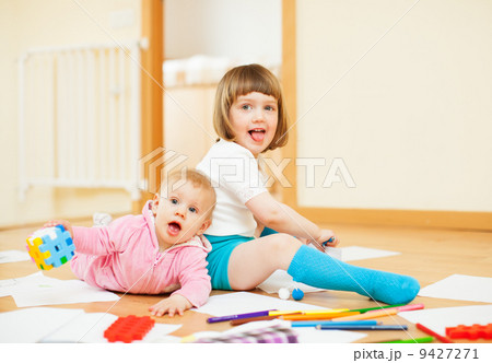 Two happy siblings 9427271