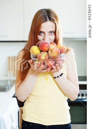long-haired girl holding peaches long-haired girl holding peaches 9428045