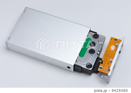 ケースにセットしたハードディスク ケースにセットしたハードディスク 9429360