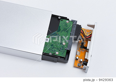 ケースにセットしたハードディスク ケースにセットしたハードディスク 9429363