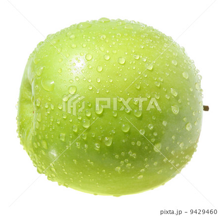Ripe wet apple 9429460