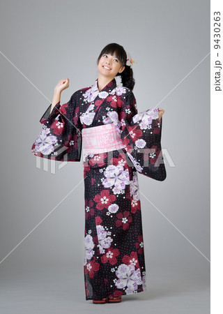 Japanese girl dancing 9430263