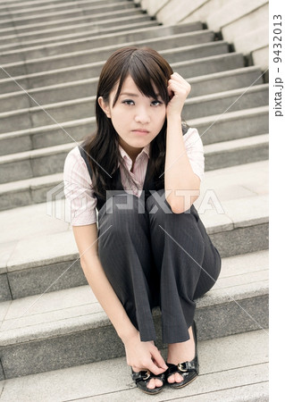 worried businesswoman 9432013