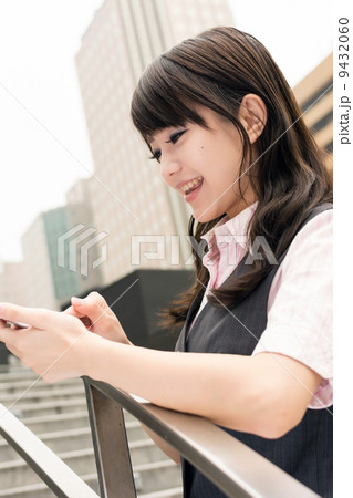 use smartphone 9432060