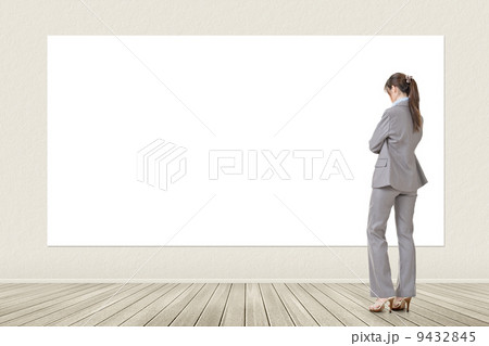 Asian business woman looking at blank banner Asian business woman looking at blank banner 9432845