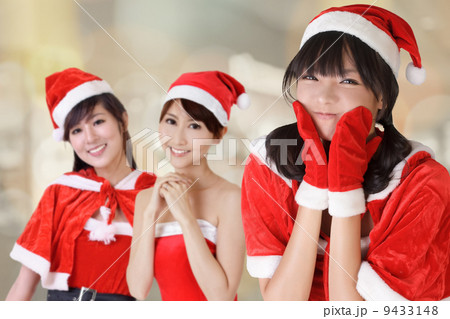 Attractive Christmas girls 9433148