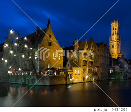 View of a decorated quay in Bruges, Belgium View of a decorated quay in Bruges, Belgium 9434295