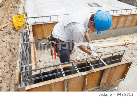 基礎工事 9435913