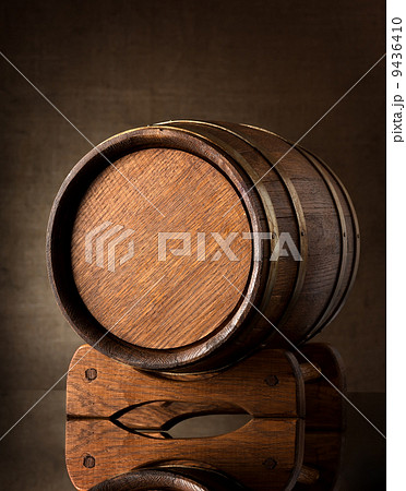 Old brown barrel 9436410