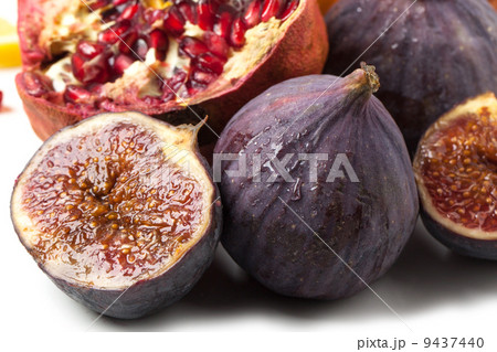 Close-up of figs 9437440