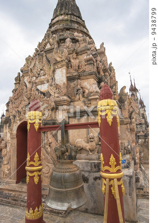 ミャンマーのカックー遺跡 9438799