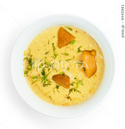 mushrooms a soup plate isolated on white background 9440981