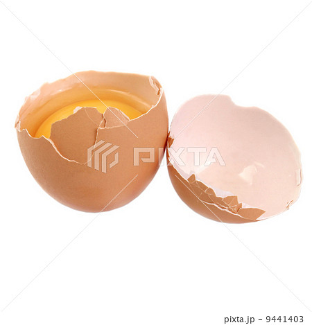 eggs smashed isolation against a white background 9441403