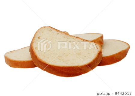 loaf pieces bread isolated on white background (clipping path) 9442015