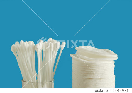 Cotton buds and pads 9442971