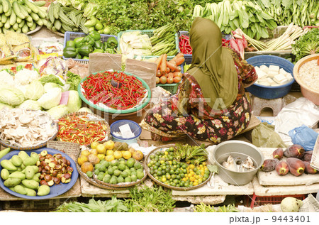 people selling at siti khatijah market 9443401