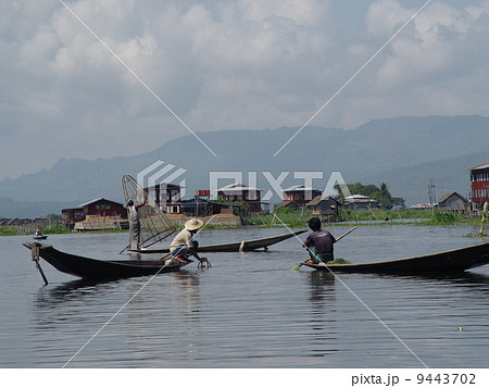 湖で働く人々（インレー湖／ミャンマー） 9443702