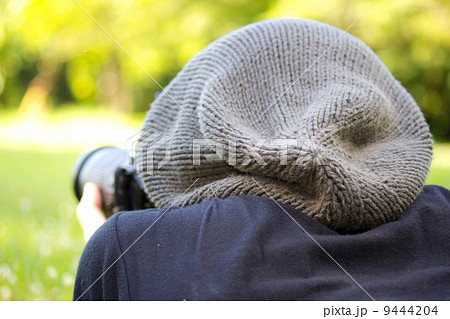 Man using a professional camera 9444204